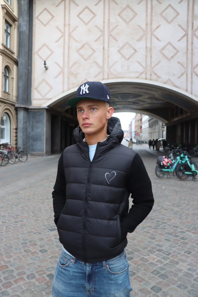 Knit Puff with Hood & Heart - Black