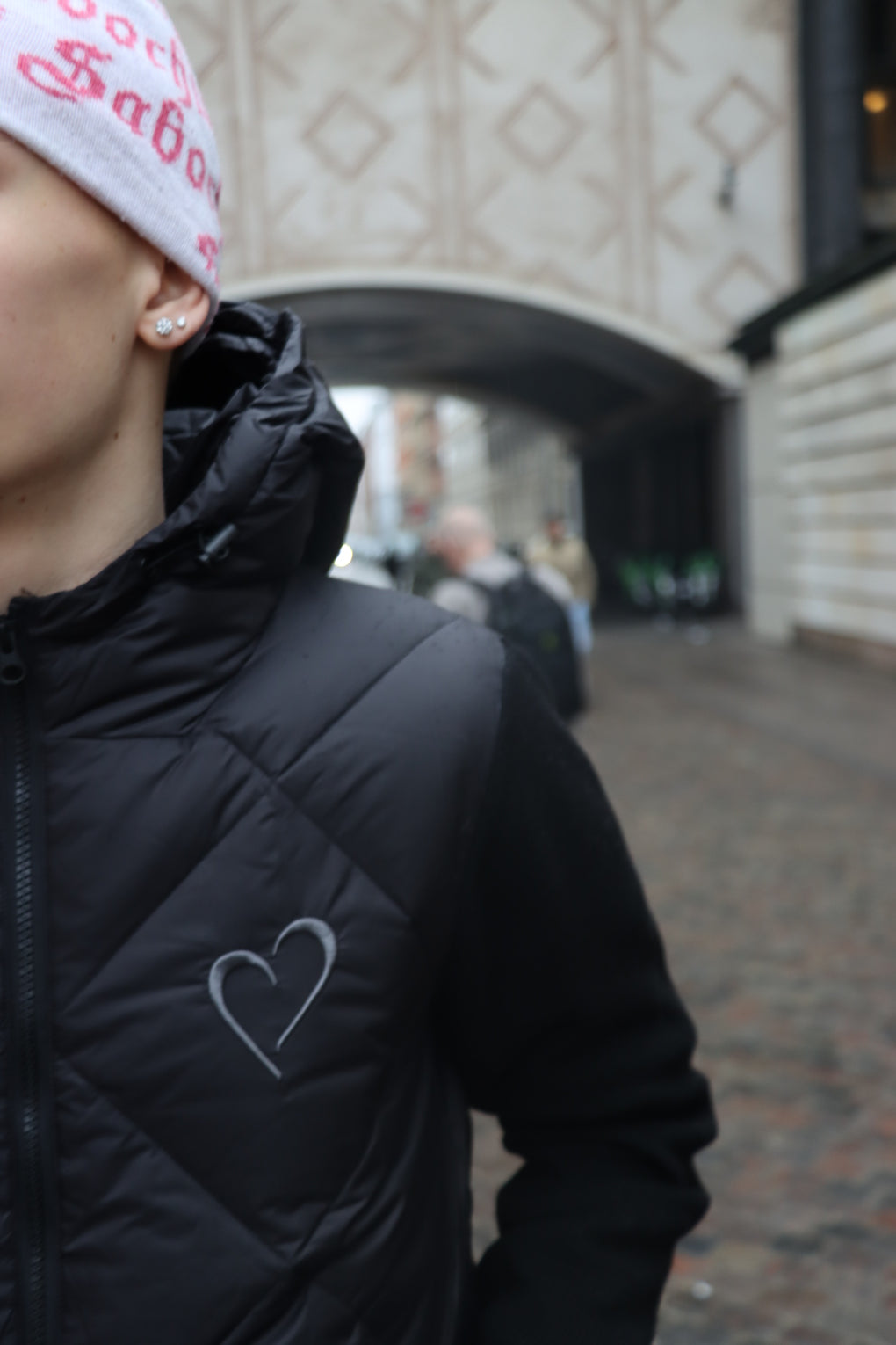 Knit Puff with Pattern - Black