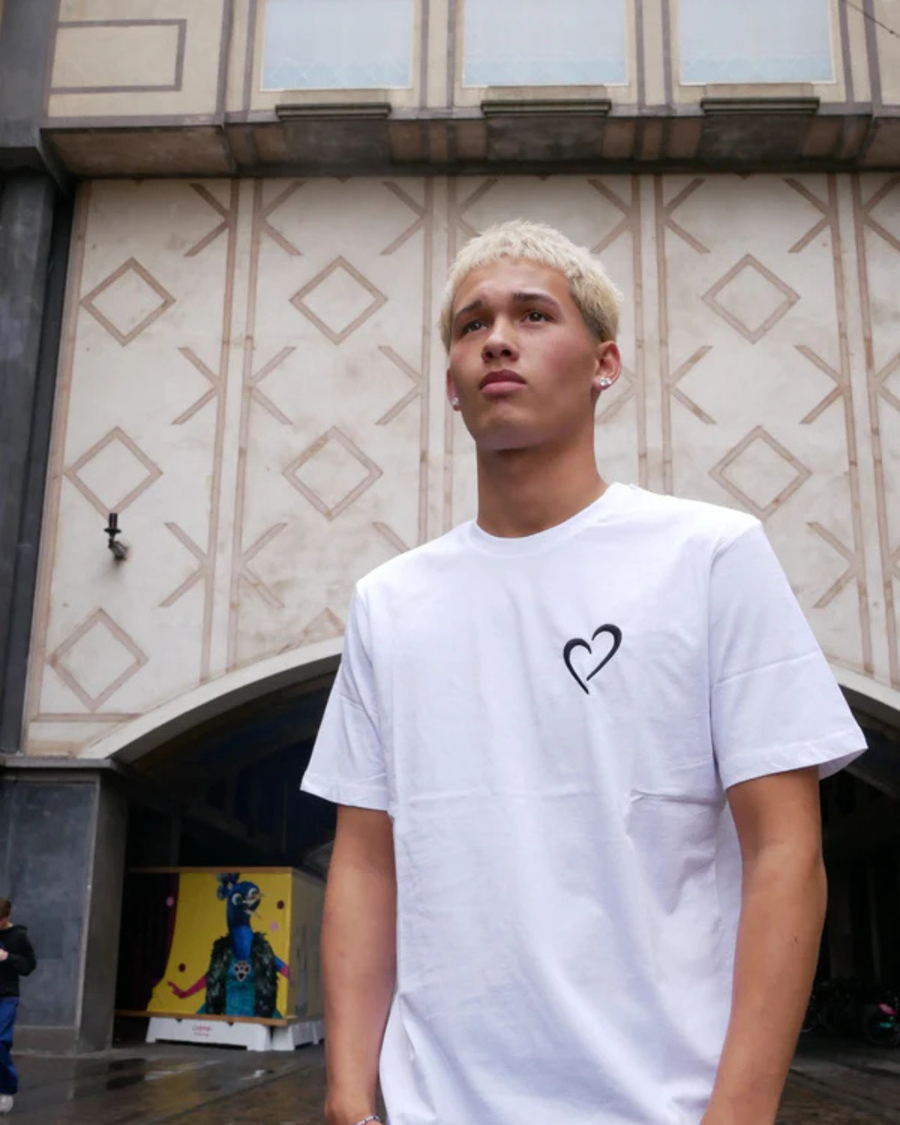 Signature T-Shirt with black heart - White