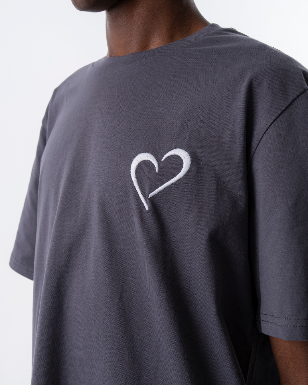 Signatur T-Shirt med hvidt hjerte - Grå