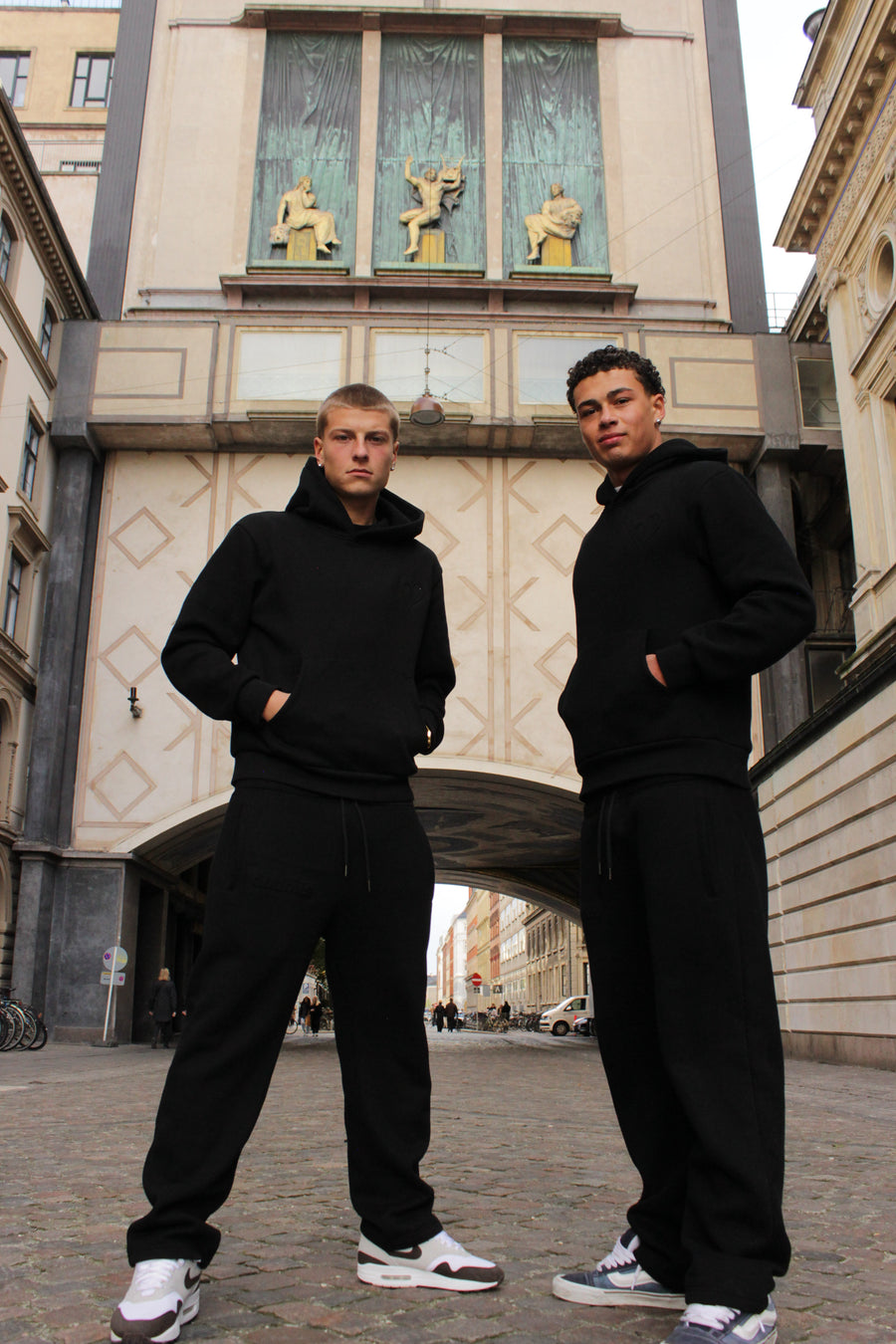 Joggingset (Pants & Hoodie) - Black - UNISEX