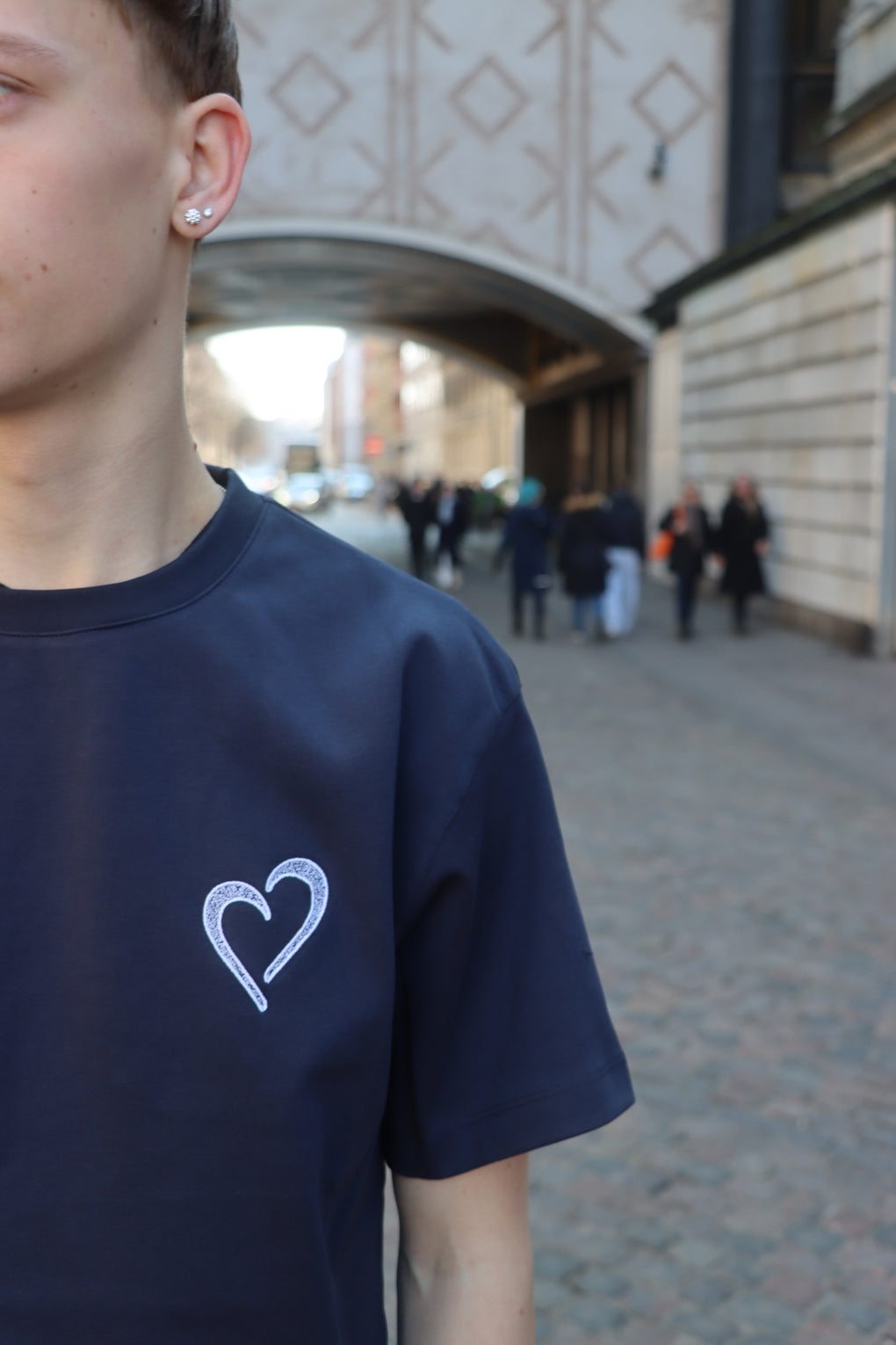 Heavyweight T-Shirt med Hvidt Hjerte - Mørkeblå